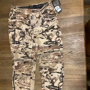 Under Armour camo lightweight stretchy pants 36/34 fashion